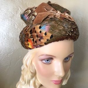 MAGNIFICENT AND UNIQUE 1950s MULTI COLORED PHEASANT FEATHER HAT WITH VELVET BOW
